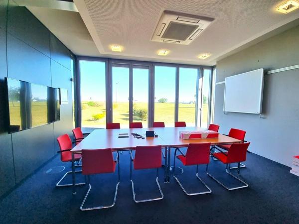 AU NORD DE GRAND POITIERS - TRES BEL ENSEMBLE DE BUREAUX A LOUER - PRESTATION DE HAUT NIVEAU - 321,50m²