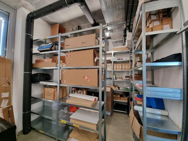 AU NORD DE GRAND POITIERS - TRES BEL ENSEMBLE DE BUREAUX A LOUER - PRESTATION DE HAUT NIVEAU - 321,50m²