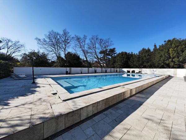 Elégante demeure de 217 m² sur une parcelle de 1 700 m² - BASSENS