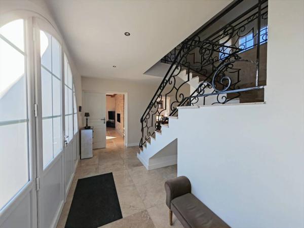 Elégante demeure de 217 m² sur une parcelle de 1 700 m² - BASSENS