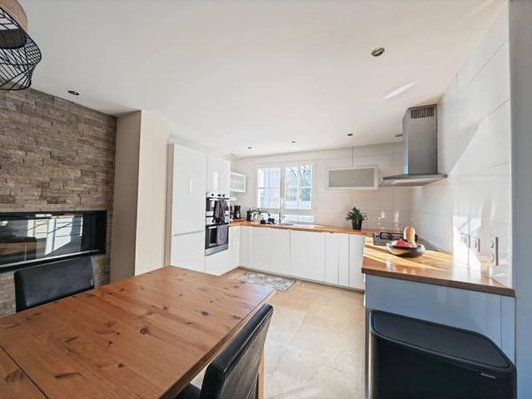 Elégante demeure de 217 m² sur une parcelle de 1 700 m² - BASSENS