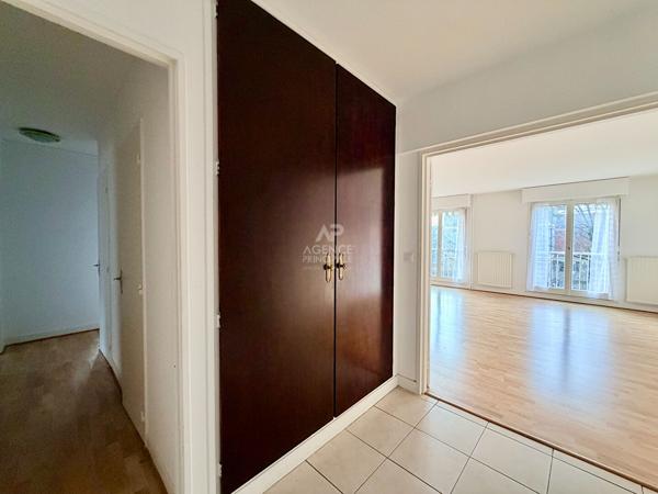 "Versailles Rue du Parc de Clagny" Appartement familial de 98 m2 à 2 pas de la gare Rive Droite ! Loyer 2 278 €/mois charges comprises **  - Référence  26265