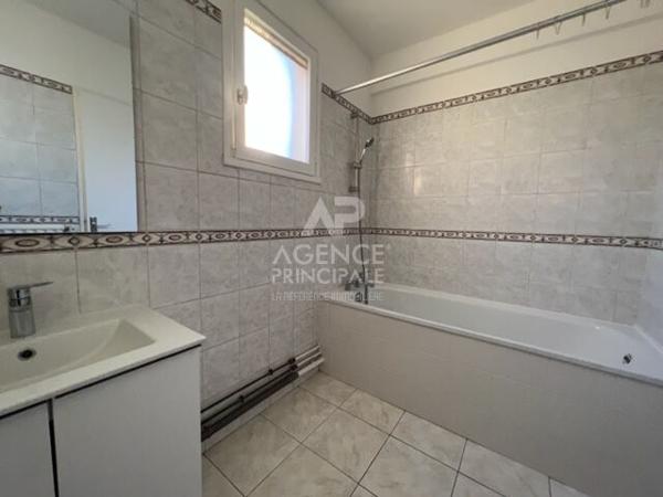 "Versailles Rue du Parc de Clagny" Appartement familial de 98 m2 à 2 pas de la gare Rive Droite ! Loyer 2 278 €/mois charges comprises **  - Référence  26265