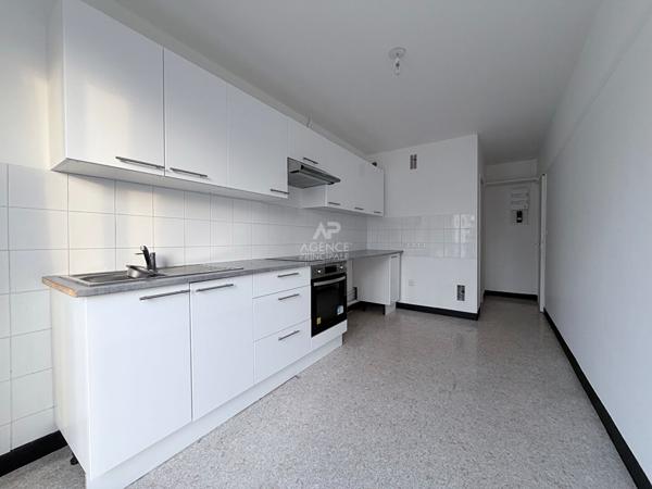 "Versailles Rue du Parc de Clagny" Appartement familial de 98 m2 à 2 pas de la gare Rive Droite ! Loyer 2 278 €/mois charges comprises **  - Référence  26265
