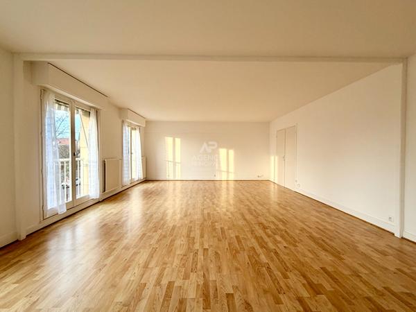 "Versailles Rue du Parc de Clagny" Appartement familial de 98 m2 à 2 pas de la gare Rive Droite ! Loyer 2 278 €/mois charges comprises **  - Référence  26265
