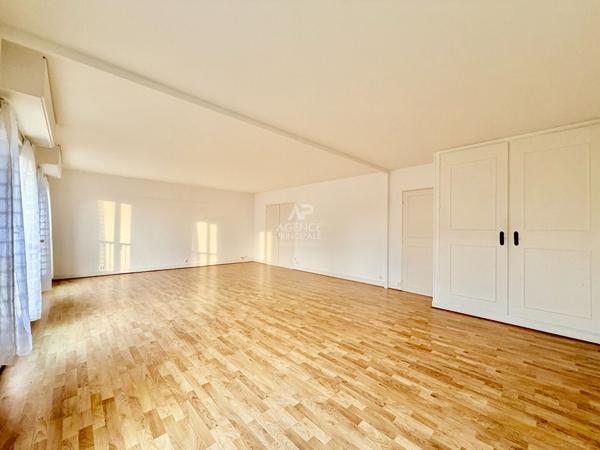 "Versailles Rue du Parc de Clagny" Appartement familial de 98 m2 à 2 pas de la gare Rive Droite ! Loyer 2 278 €/mois charges comprises **  - Référence  26265