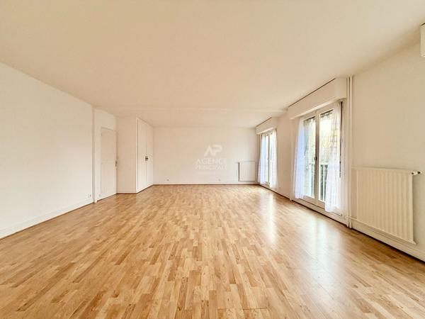 "Versailles Rue du Parc de Clagny" Appartement familial de 98 m2 à 2 pas de la gare Rive Droite ! Loyer 2 278 €/mois charges comprises **  - Référence  26265