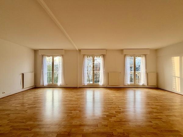 "Versailles Rue du Parc de Clagny" Appartement familial de 98 m2 à 2 pas de la gare Rive Droite ! Loyer 2 278 €/mois charges comprises **  - Référence  26265