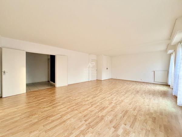 "Versailles Rue du Parc de Clagny" Appartement familial de 98 m2 à 2 pas de la gare Rive Droite ! Loyer 2 278 €/mois charges comprises **  - Référence  26265