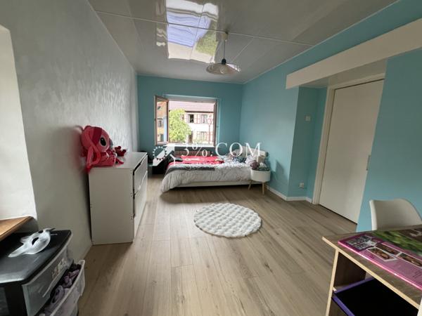 Maison 8 pièce(s) 5 chambre(s) 219 m²