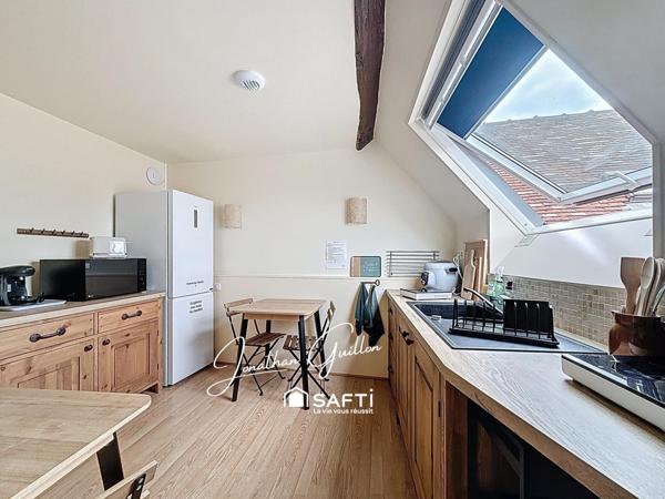 Immeuble composé de locaux commerciaux et d’un appartement – idéal investissement.