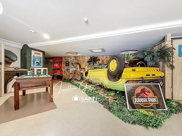 Immeuble composé de locaux commerciaux et d’un appartement – idéal investissement.