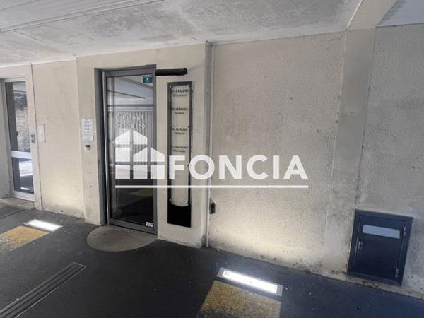 À vendre Local commercial 194.9 m² - Niort 79000