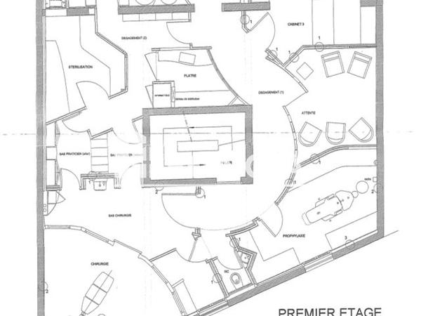 À vendre Local commercial 194.9 m² - Niort 79000