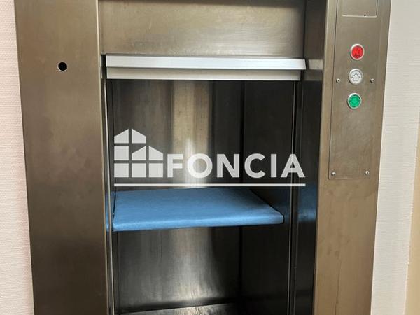 À vendre Local commercial 194.9 m² - Niort 79000