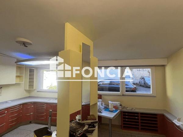 À vendre Local commercial 194.9 m² - Niort 79000