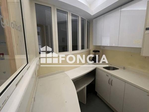 À vendre Local commercial 194.9 m² - Niort 79000