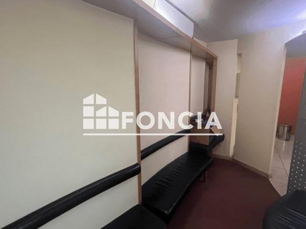 À vendre Local commercial 194.9 m² - Niort 79000