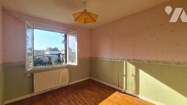 Maison à rénover, 90m², élevée sur sous-sol, 5pcs, 4 ch