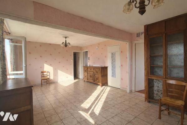 Maison à rénover, 90m², élevée sur sous-sol, 5pcs, 4 ch