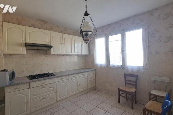 Maison à rénover, 90m², élevée sur sous-sol, 5pcs, 4 ch