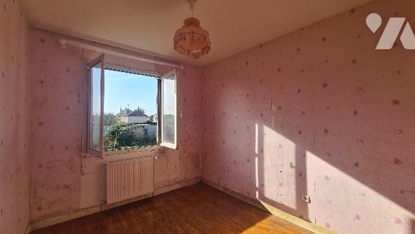 Maison à rénover, 90m², élevée sur sous-sol, 5pcs, 4 ch