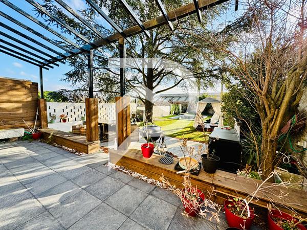 Maison 8 pièces 216 m2