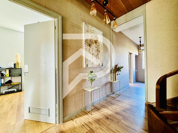 Maison 8 pièces 216 m2