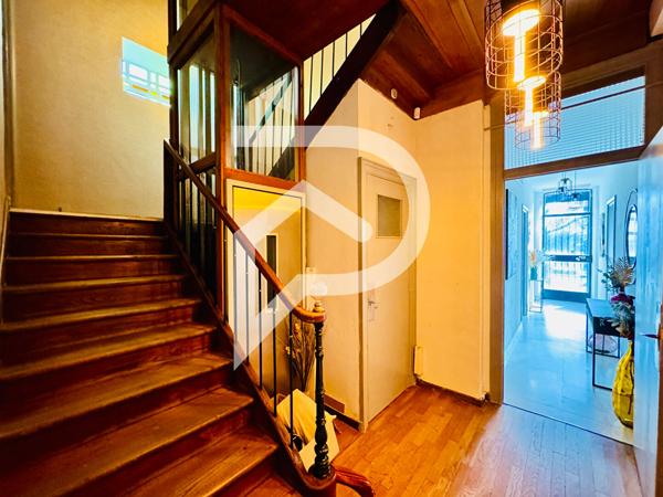 Maison 8 pièces 216 m2