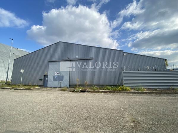 Local d’activités de 1 350m² à la vente