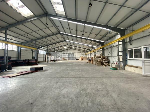 Local d’activités de 1 350m² à la vente