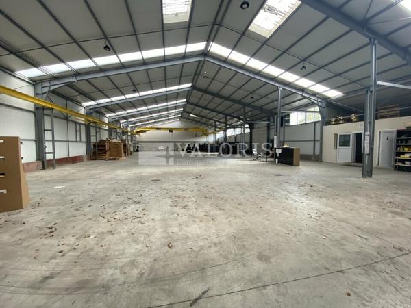 Local d’activités de 1 350m² à la vente