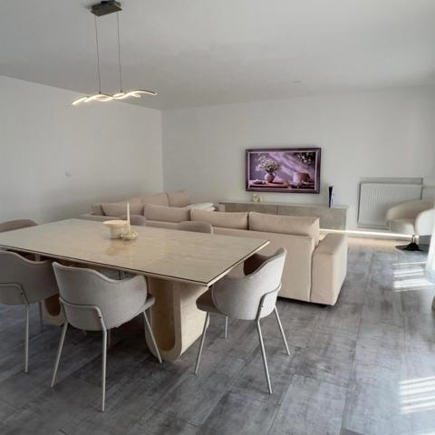 Très bel et grand appartement type F4 avec double balcons et parking