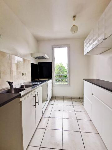 T2 45m² + BALCON + PARKINGS - SAINT-OUEN L'AUMONE