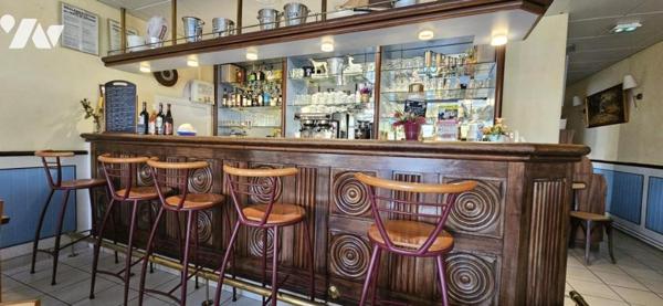 MURS COMMERCIAUX : Ensemble immobilier à 2kms des plages et 200m des commerces