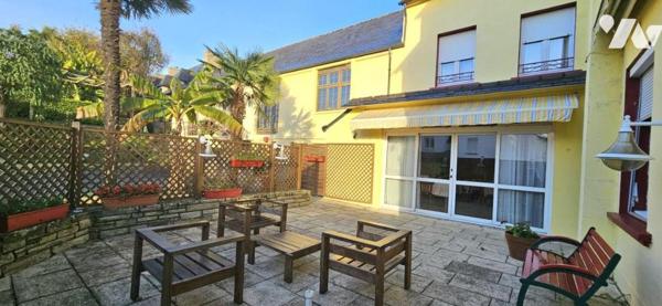 MURS COMMERCIAUX : Ensemble immobilier à 2kms des plages et 200m des commerces