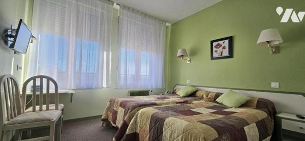 MURS COMMERCIAUX : Ensemble immobilier à 2kms des plages et 200m des commerces