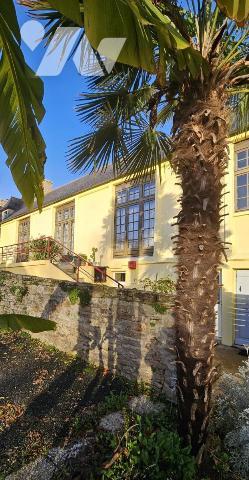 MURS COMMERCIAUX : Ensemble immobilier à 2kms des plages et 200m des commerces