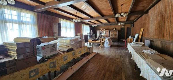 MURS COMMERCIAUX : Ensemble immobilier à 2kms des plages et 200m des commerces