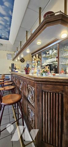 MURS COMMERCIAUX : Ensemble immobilier à 2kms des plages et 200m des commerces