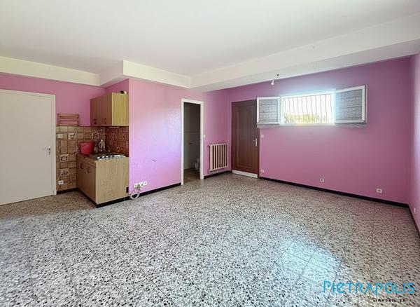VÉNISSIEUX 69200 (GABRIEL PERI) 10 MIN LYON 8ème – Maison individuelle 130 m² avec 4 Chambres dont studio indépendant, sous-sol complet et terrain clos de 662 m²