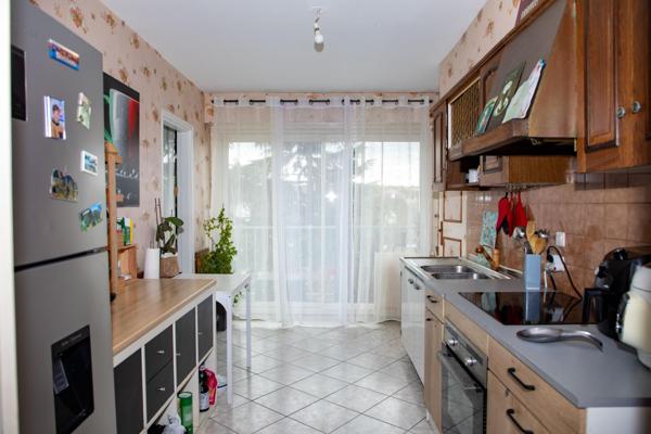 Beau F4 - grand balcon - Box - Parc arboré - DPE "D"