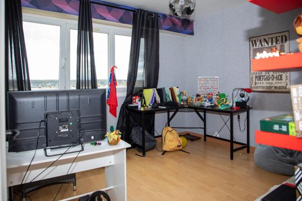 Beau F4 - grand balcon - Box - Parc arboré - DPE "D"