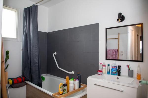 Beau F4 - grand balcon - Box - Parc arboré - DPE "D"