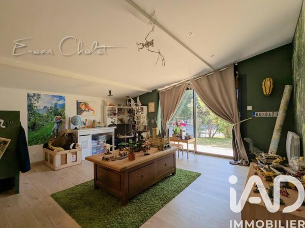 Maison à vendre 5 pièces 199 m² Saint-Étienne-de-Montluc