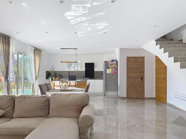 Maison  122m² avec piscine  sur 1738m² de terrain à Lorgues(83510)