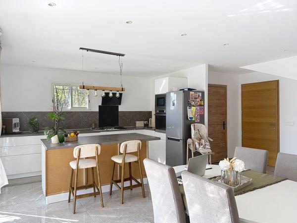 Maison  122m² avec piscine  sur 1738m² de terrain à Lorgues(83510)