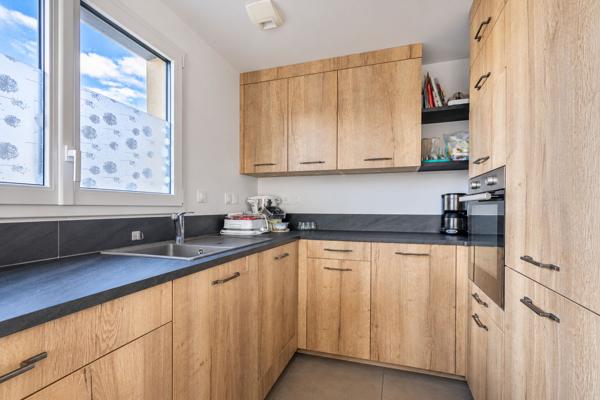À VENDRE - CHILLY, SECTEUR MOUGNY - MAISON RÉCENTE 4 CHAMBRES AVEC PISCINE ET VUE DÉGAGÉE
