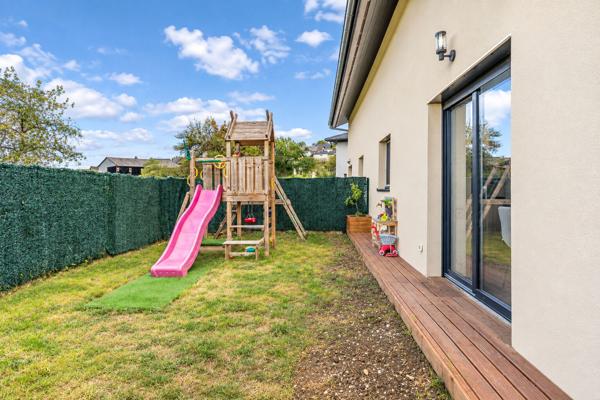 À VENDRE - CHILLY, SECTEUR MOUGNY - MAISON RÉCENTE 4 CHAMBRES AVEC PISCINE ET VUE DÉGAGÉE