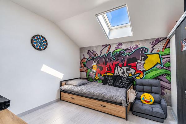 À VENDRE - CHILLY, SECTEUR MOUGNY - MAISON RÉCENTE 4 CHAMBRES AVEC PISCINE ET VUE DÉGAGÉE